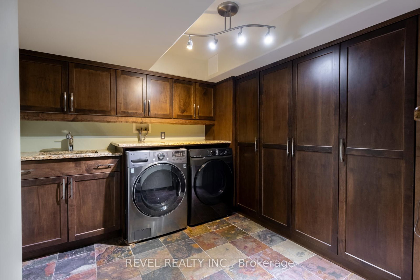 14227 Trafalgar Road • Halton Hills, ON photo 24