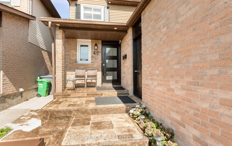 49 Newbridge Crescent