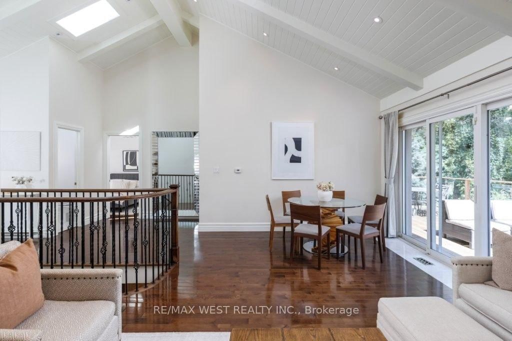 4653 Dundas Street W • Toronto, ON photo 12