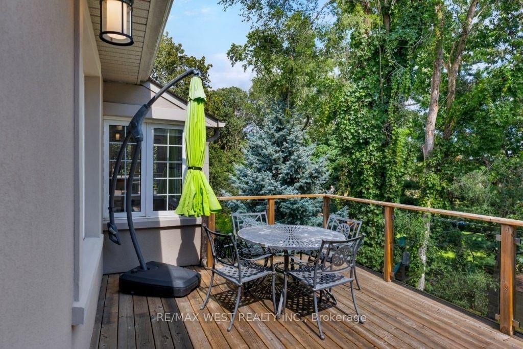4653 Dundas Street W • Toronto, ON photo 14