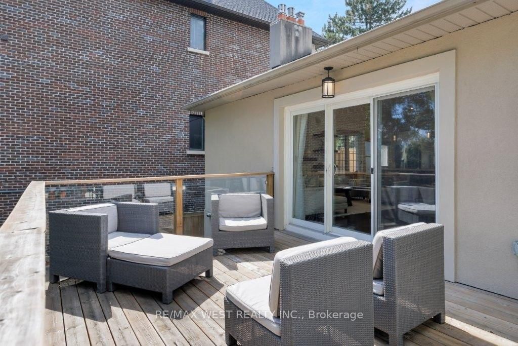4653 Dundas Street W • Toronto, ON photo 15