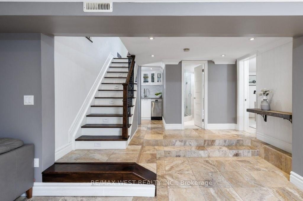 4653 Dundas Street W • Toronto, ON photo 22