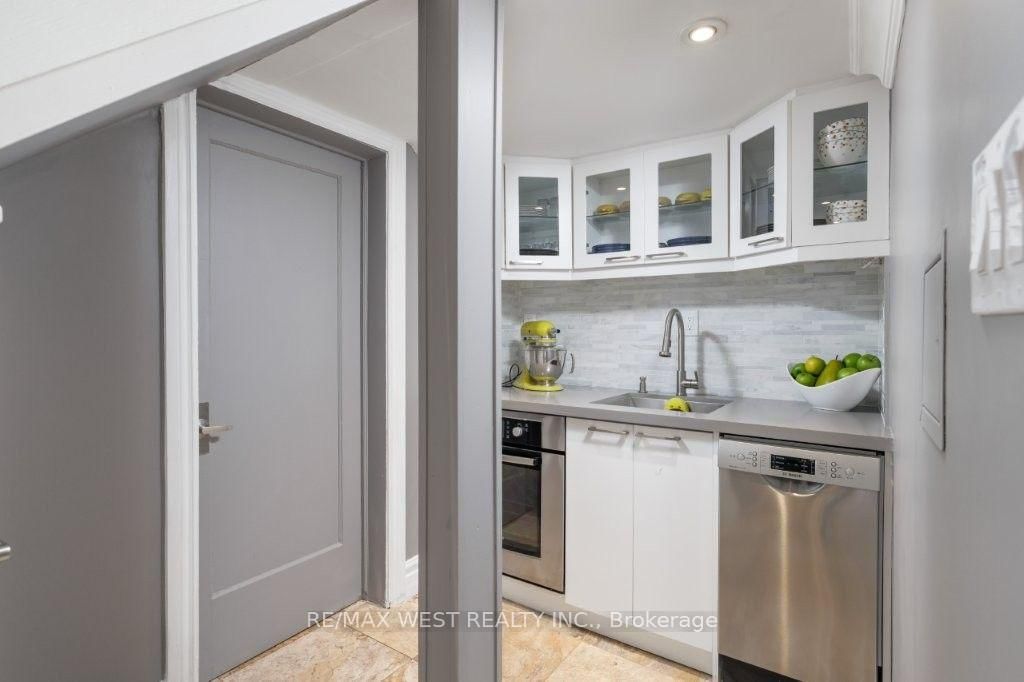 4653 Dundas Street W • Toronto, ON photo 23