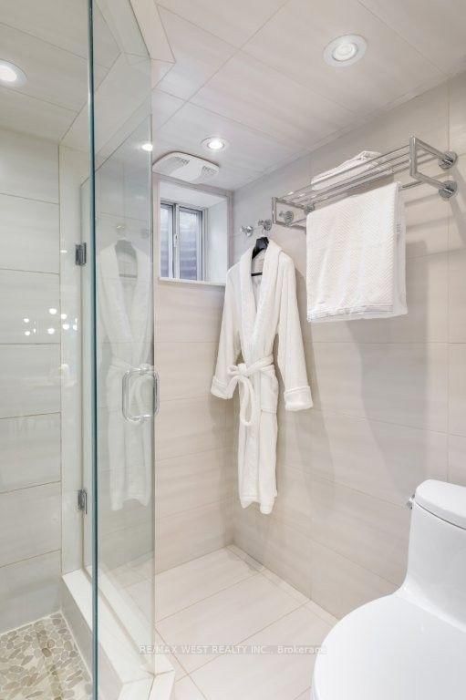 4653 Dundas Street W • Toronto, ON photo 26