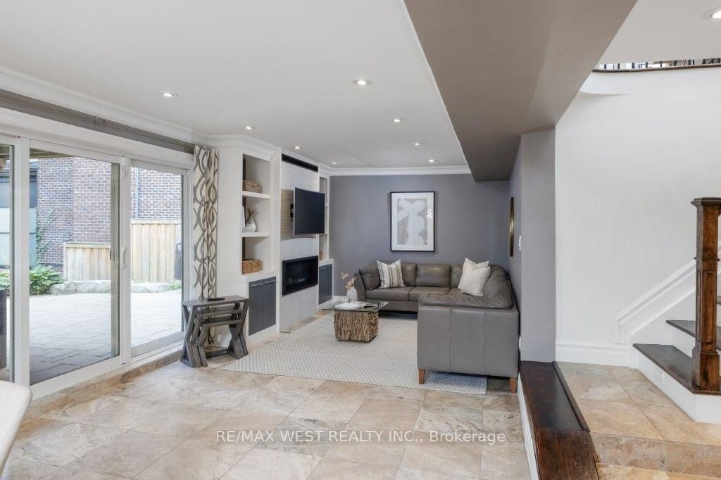 4653 Dundas Street W • Toronto, ON photo 27