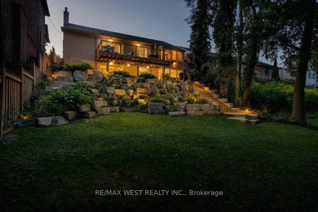 4653 Dundas Street W • Toronto, ON photo 35
