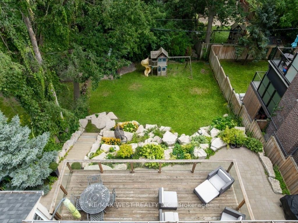 4653 Dundas Street W • Toronto, ON photo 37