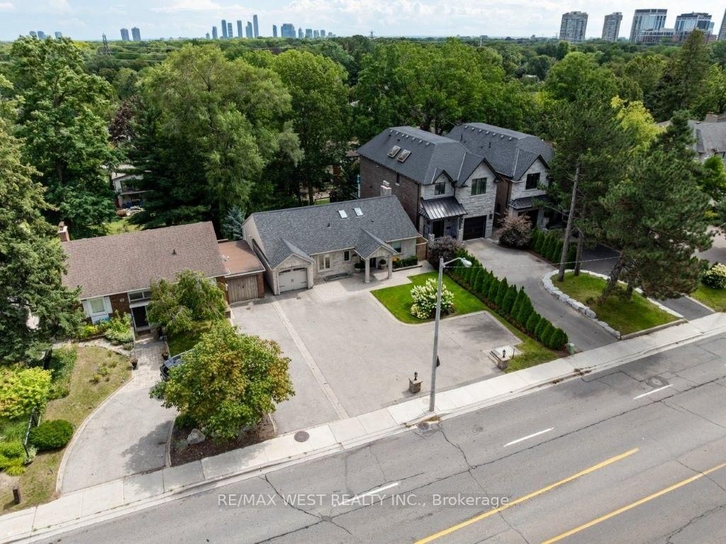 4653 Dundas Street W • Toronto, ON photo 40