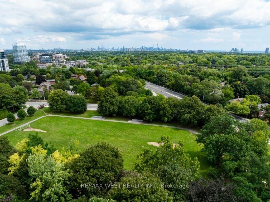 4653 Dundas Street W • Toronto, ON photo 41