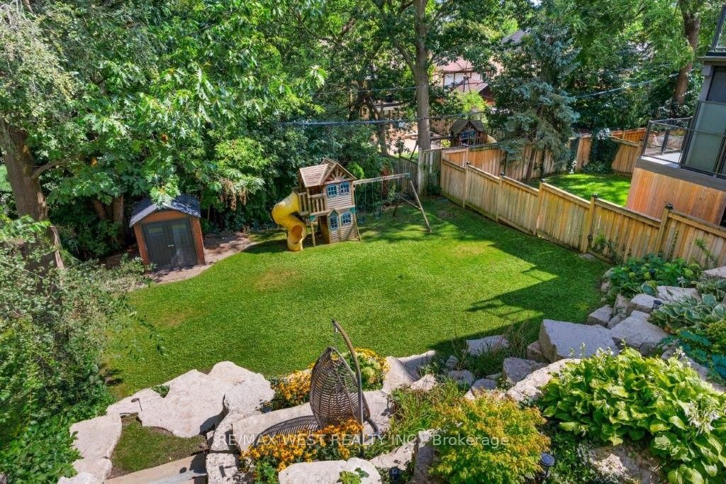 4653 Dundas Street W • Toronto, ON photo 43