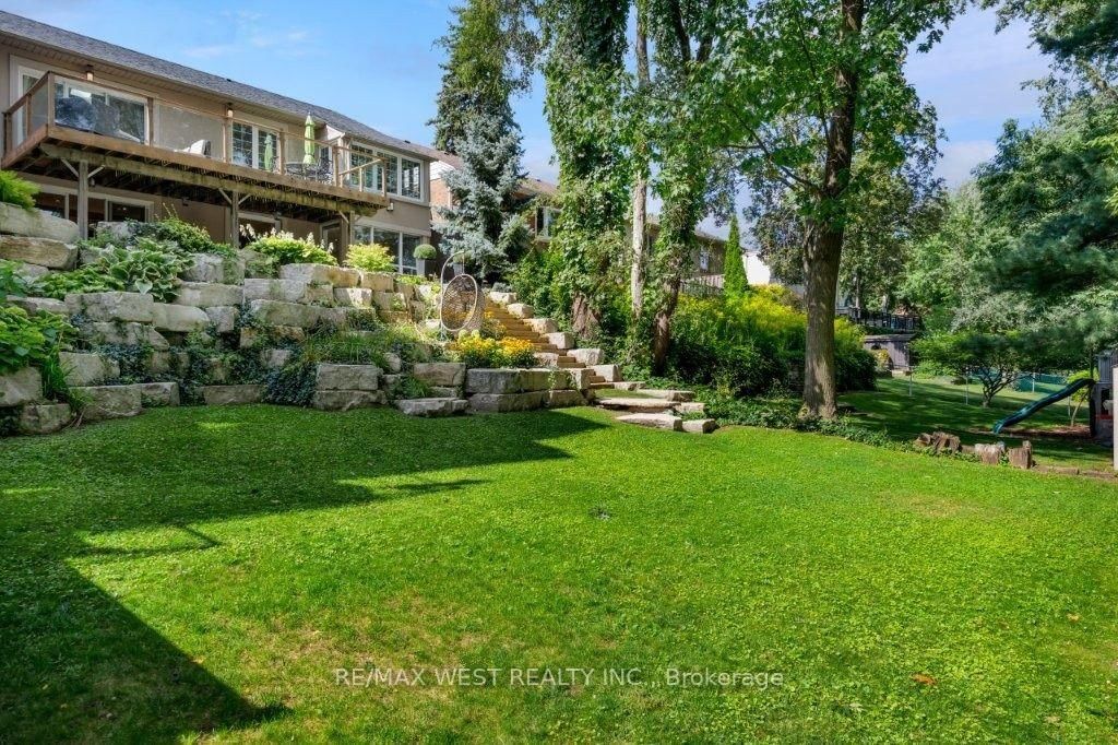 4653 Dundas Street W • Toronto, ON photo 44