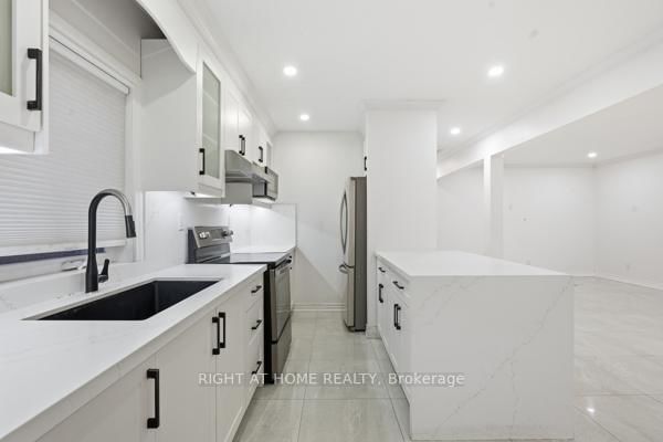 200 Gary Drive • Toronto, ON photo 6