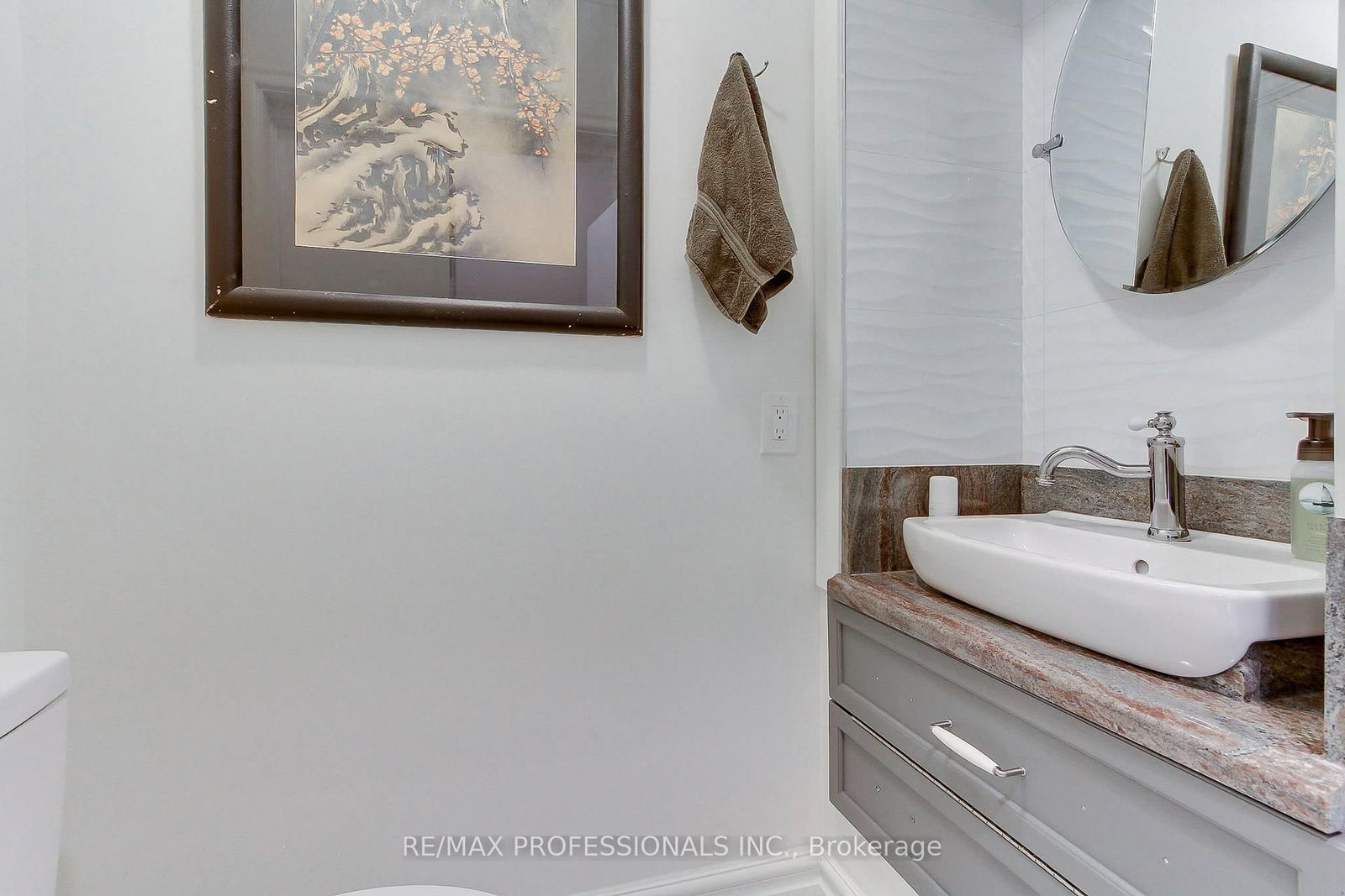 40 Cowley Avenue • Toronto, ON photo 15