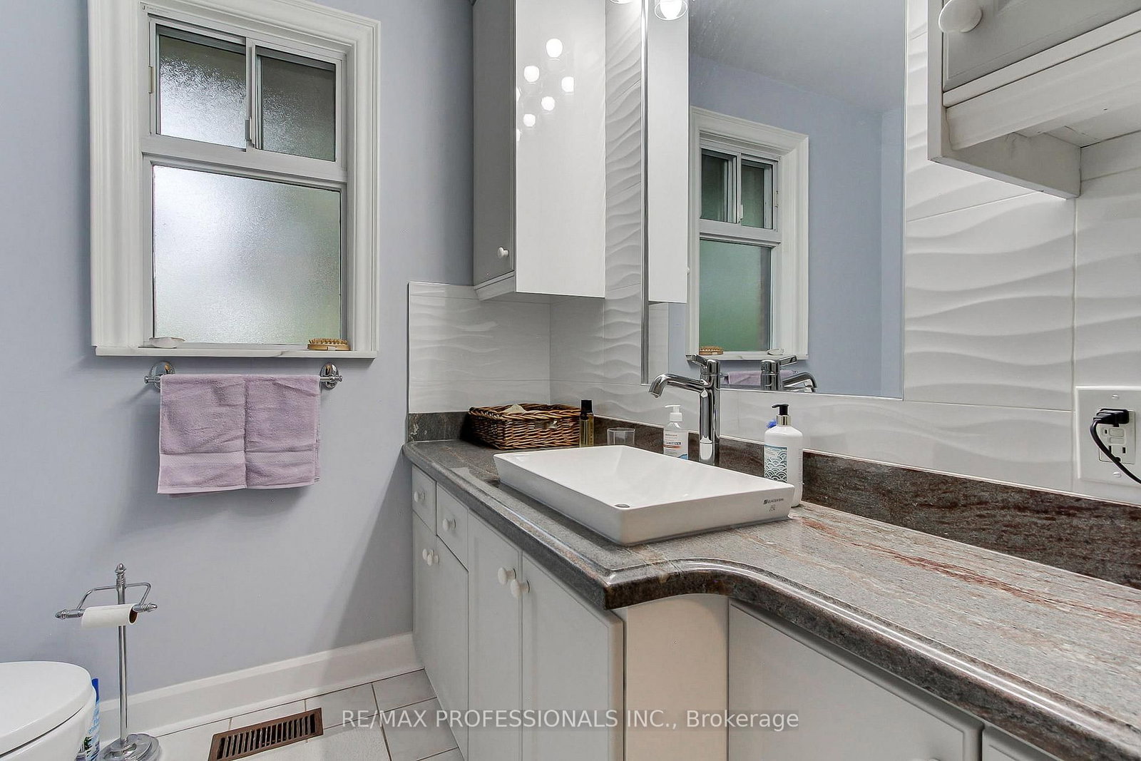40 Cowley Avenue • Toronto, ON photo 19
