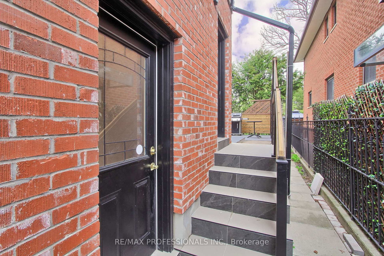 40 Cowley Avenue • Toronto, ON photo 24