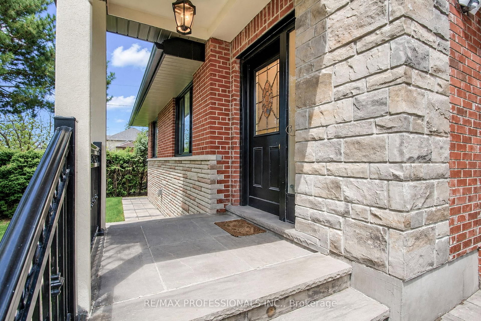 40 Cowley Avenue • Toronto, ON photo 4