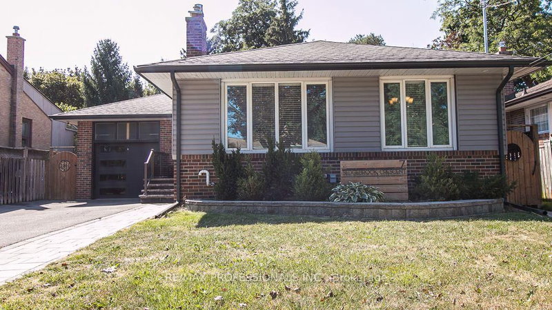 MAIN - 7 Sedgebrook Crescent