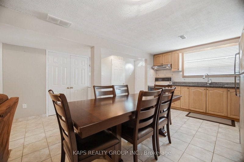 43 Donofree Toronto,ON M6L 2P4 — Photo 48