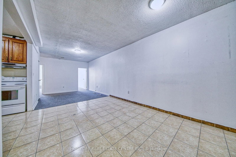 223 Jameson Ave photo 3