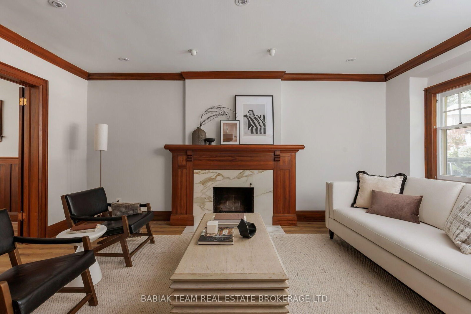 26 Riverview Gardens • Toronto, ON photo 4