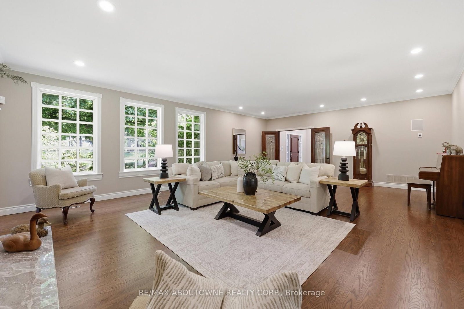 437 Cairncroft Road • Oakville, ON photo 10