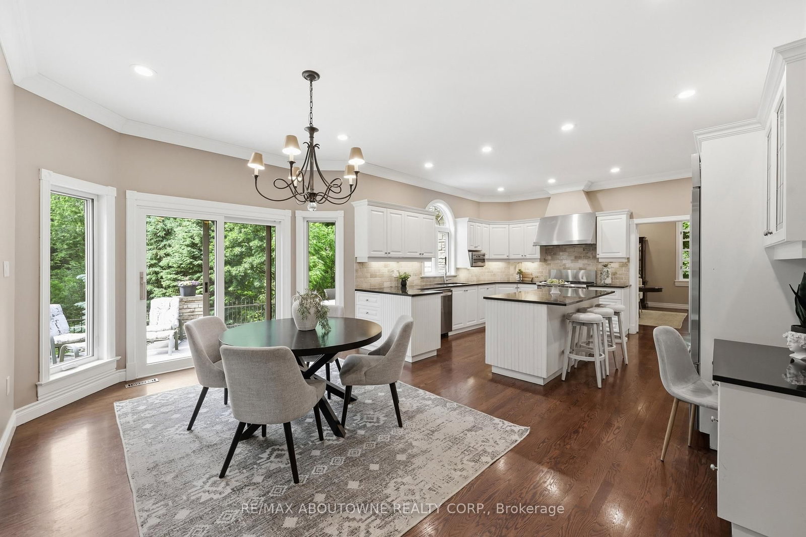 437 Cairncroft Road • Oakville, ON photo 13