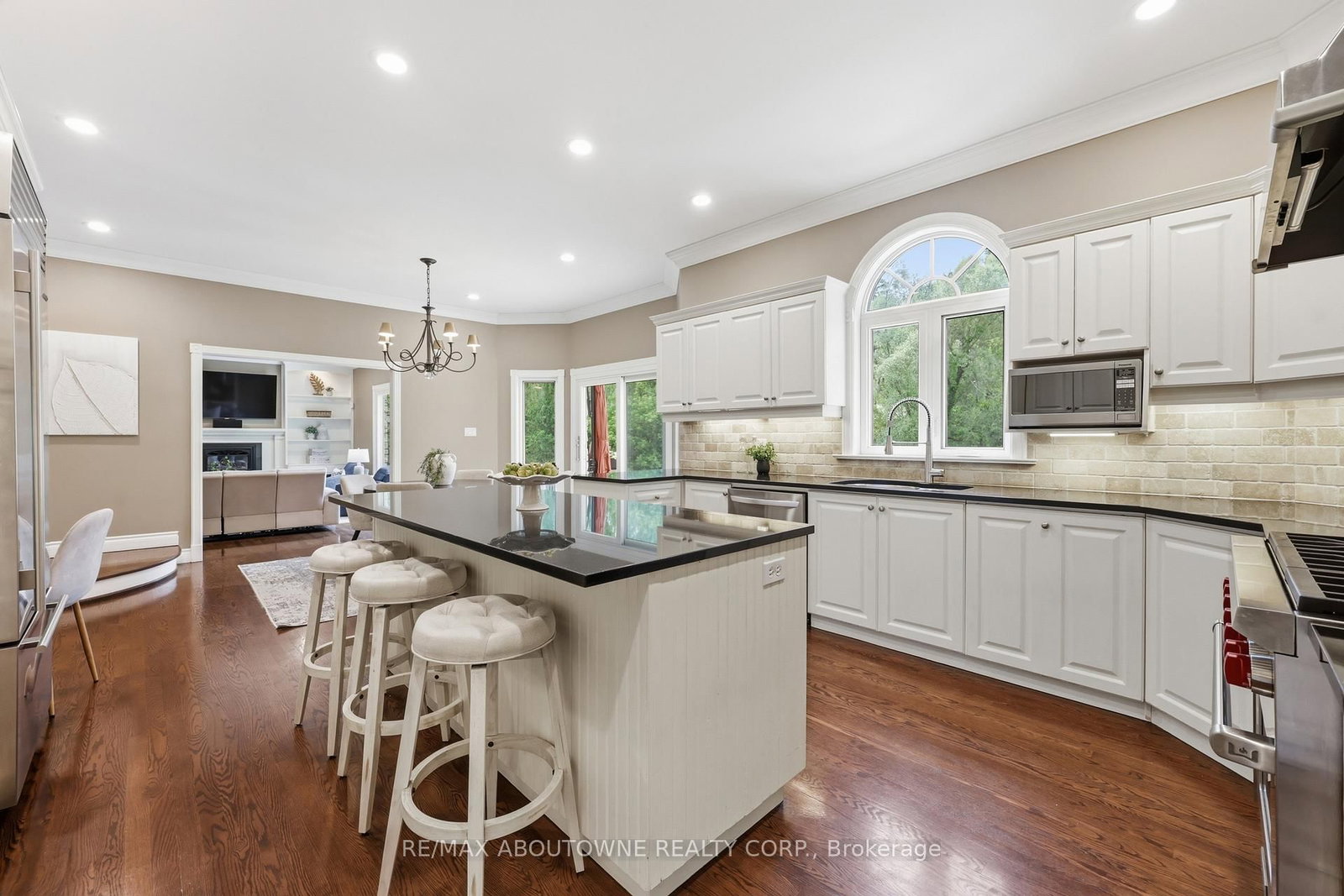 437 Cairncroft Road • Oakville, ON photo 15