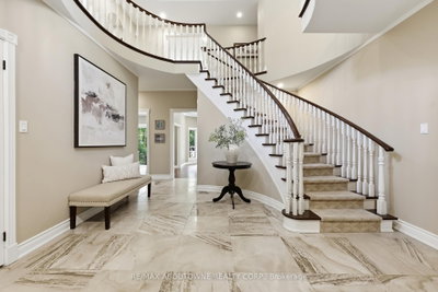 437 Cairncroft Road • Oakville, ON photo 6
