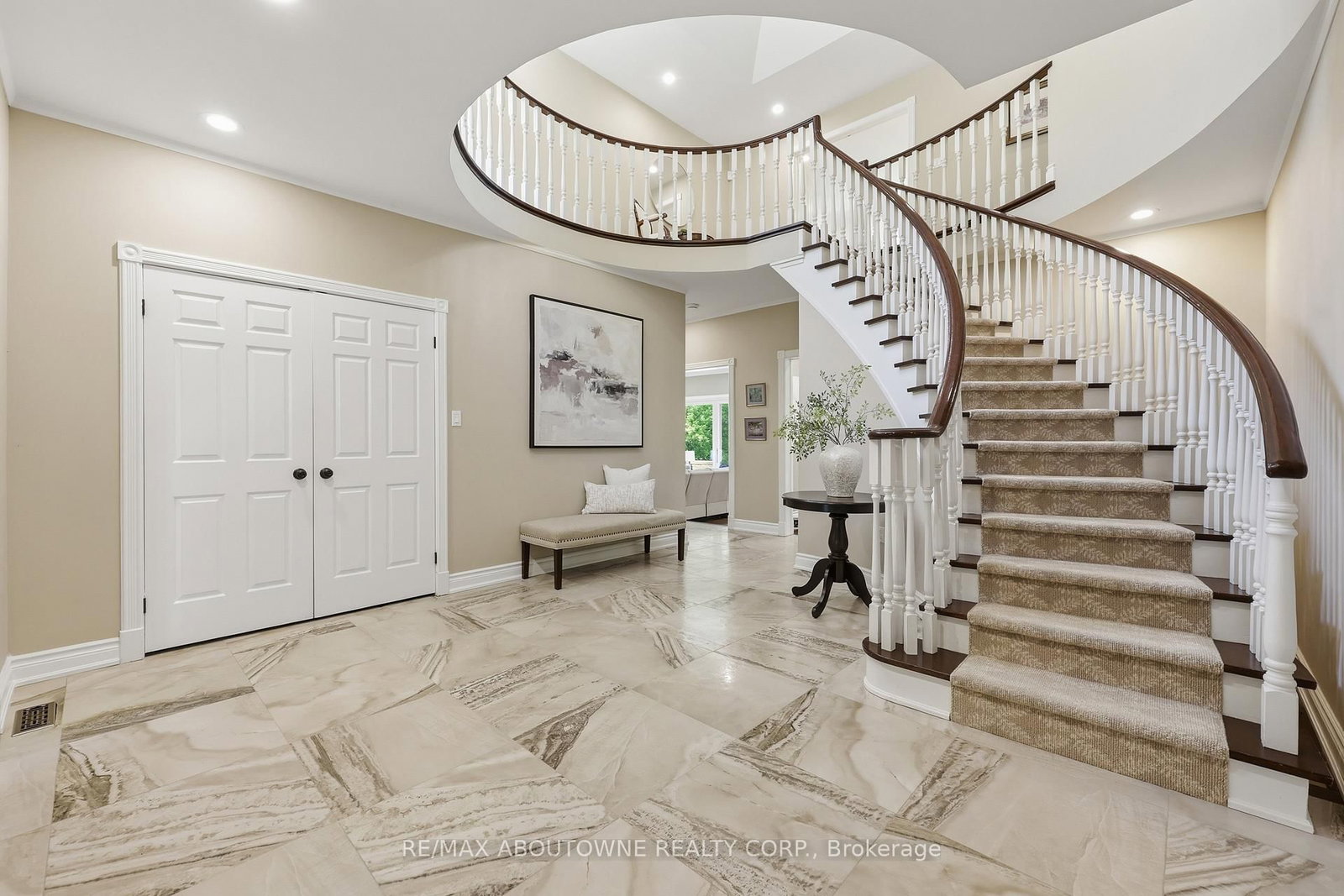 437 Cairncroft Road • Oakville, ON photo 8