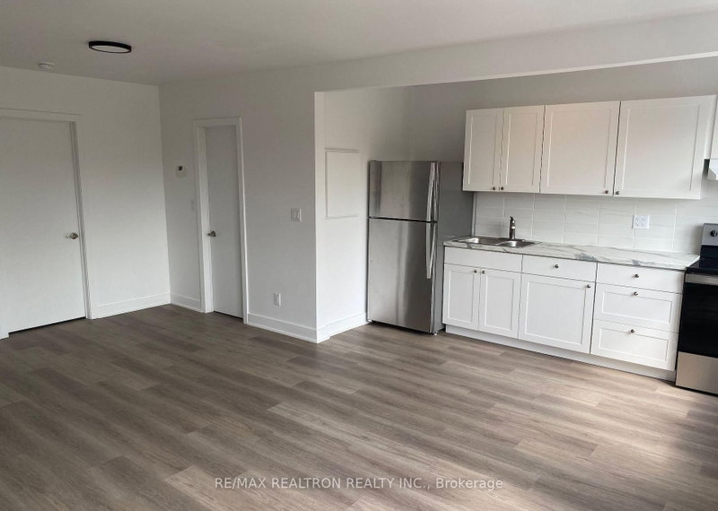 02 - 409 Royal York Road S