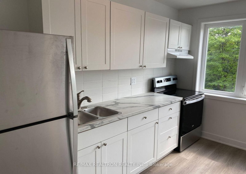 home for lease on 02-409 Royal York Road S