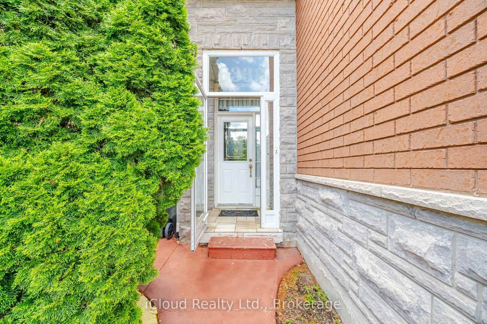 6332 Glen Meadows Road • Mississauga, ON photo 5