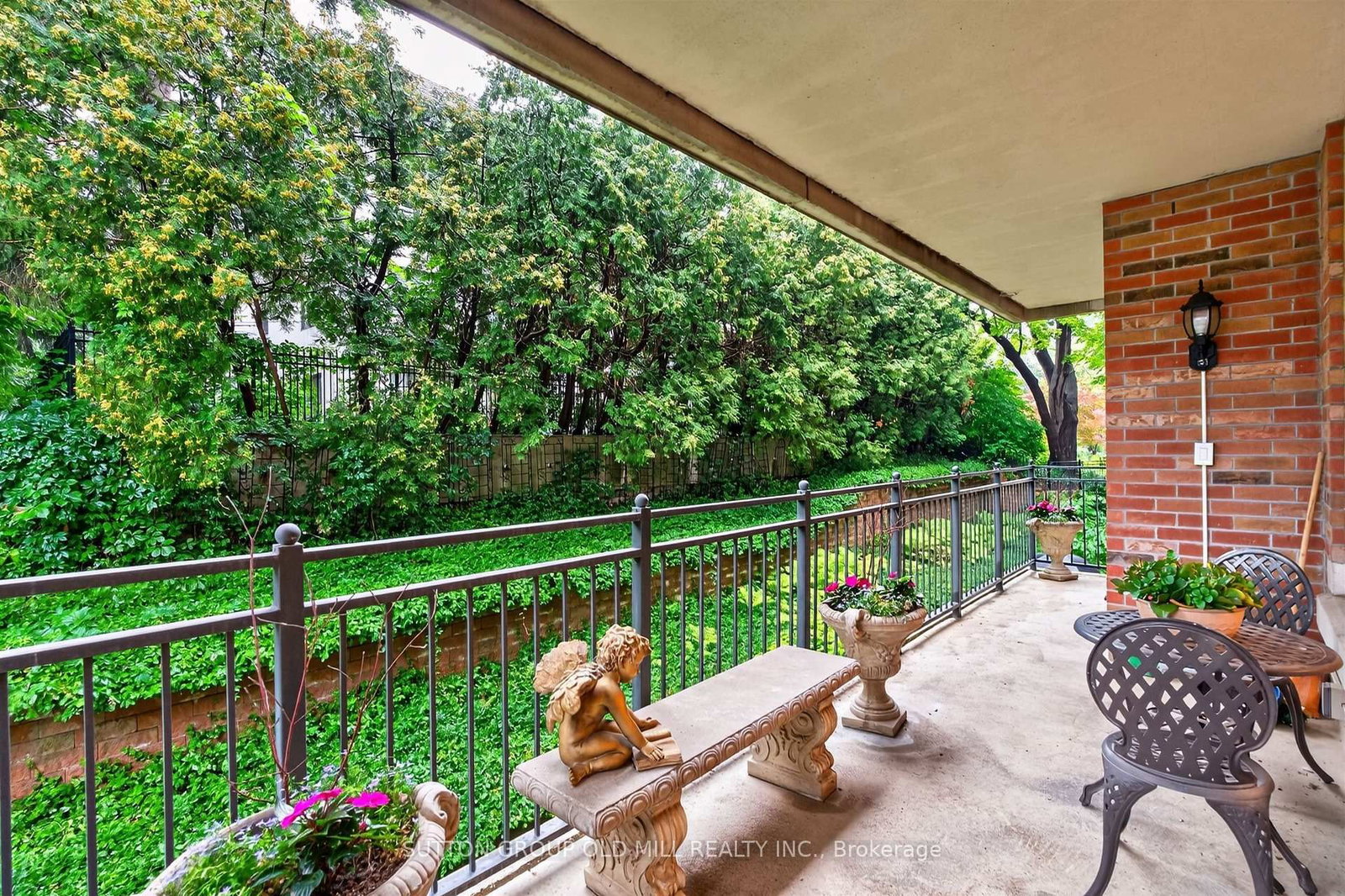 12 Old Mill Trail • #203 • Toronto, ON photo 25