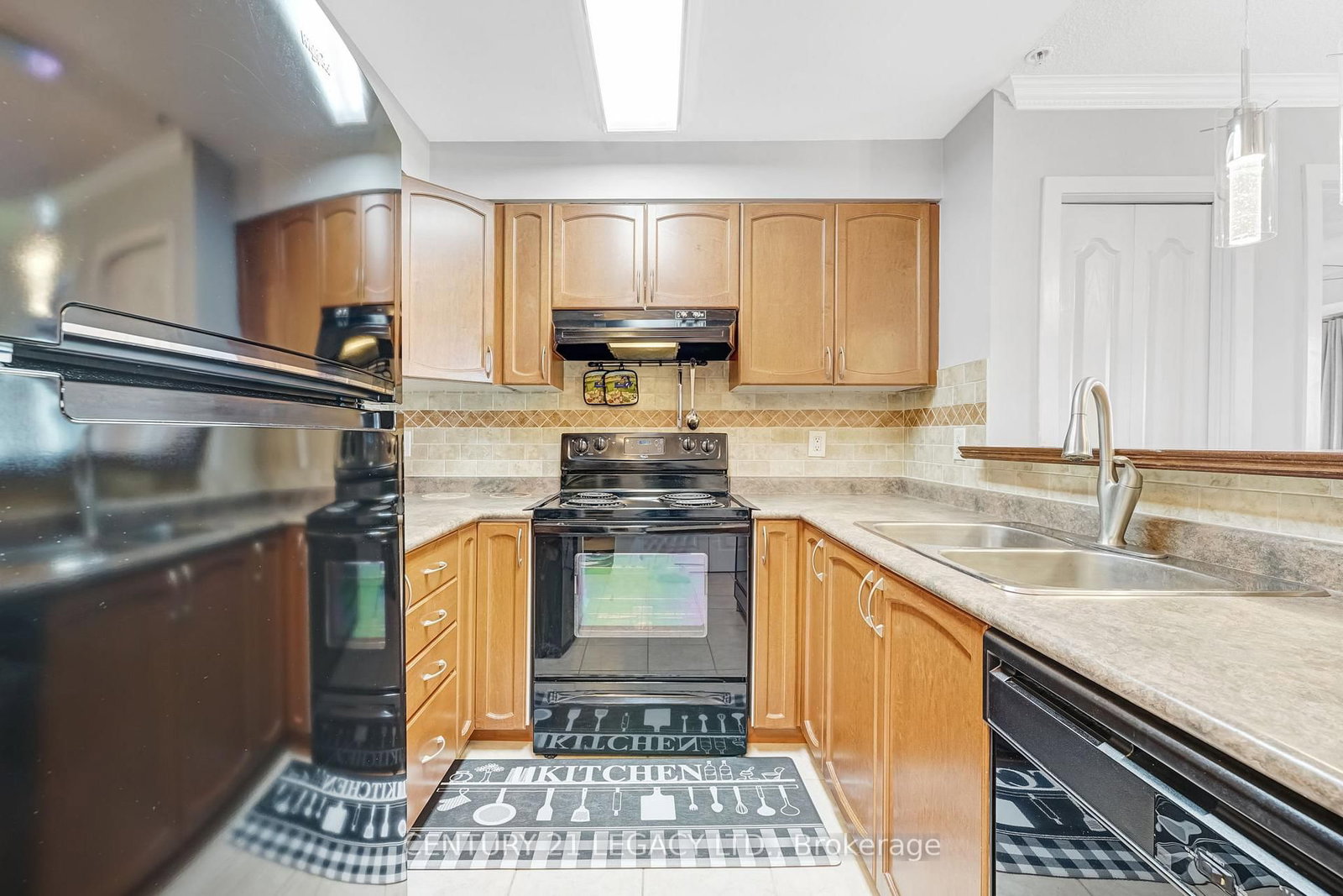 8 Dayspring Brampton,ON L6P 2Z7 — Photo 10