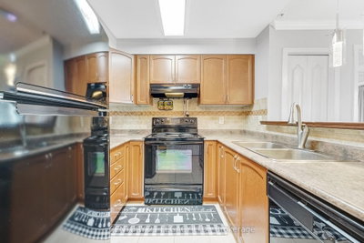 8 Dayspring Brampton,ON L6P 2Z7 — Photo 10