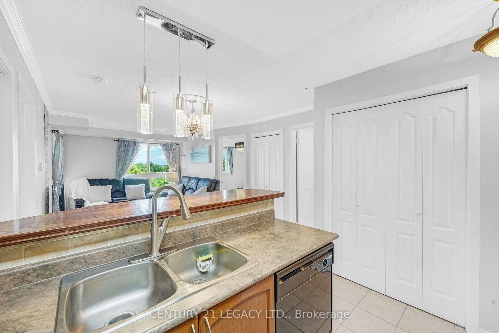 8 Dayspring Brampton,ON L6P 2Z7 — Photo 14