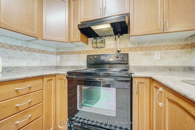 8 Dayspring Brampton,ON L6P 2Z7 — Photo 15