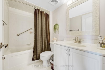 8 Dayspring Brampton,ON L6P 2Z7 — Photo 24