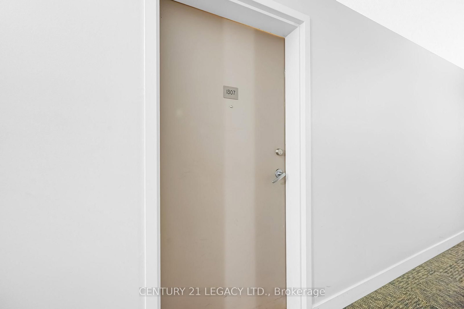 8 Dayspring Brampton,ON L6P 2Z7 — Photo 4