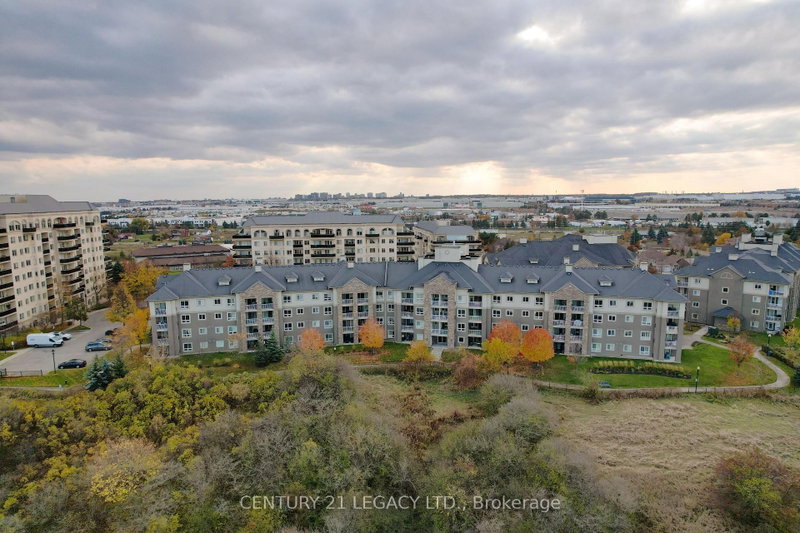 8 Dayspring Brampton,ON L6P 2Z7 — Photo 43