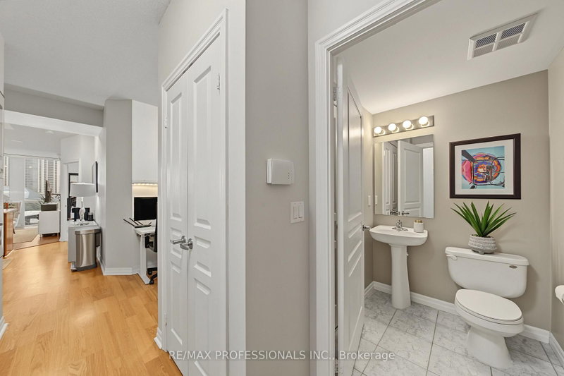 801 - 3939 Duke Of York Boulevard