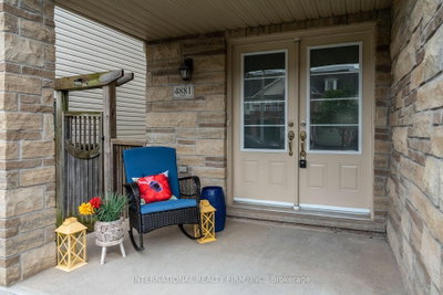 4881 CAPRI Crescent • Burlington, ON photo 3