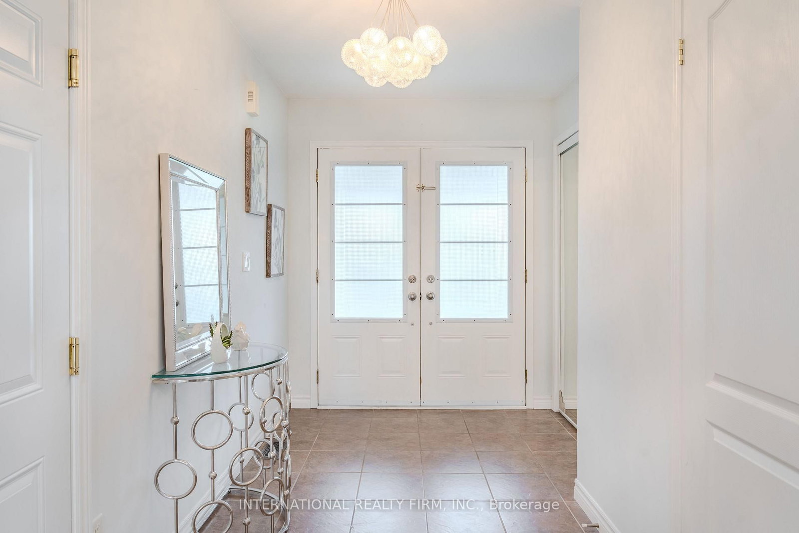4881 CAPRI Crescent • Burlington, ON photo 6