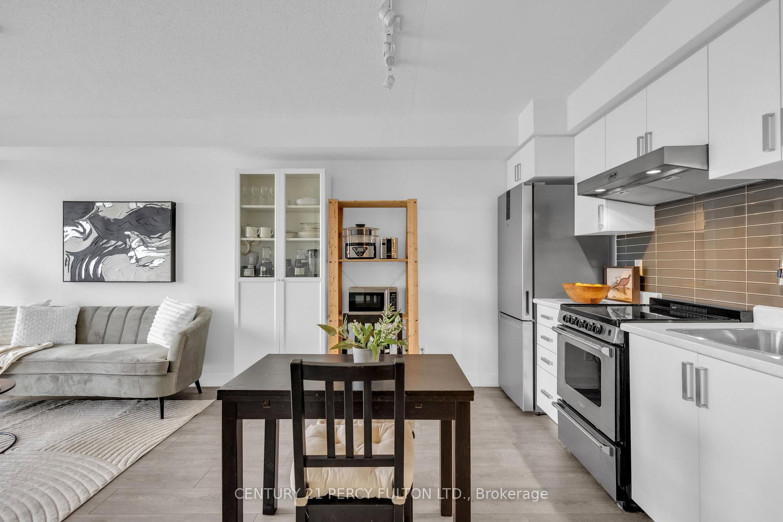 10 Wilby Crescent • #1704 • Toronto, ON photo 18