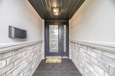 1062 Mississauga Valley Boulevard • Mississauga, ON photo 4