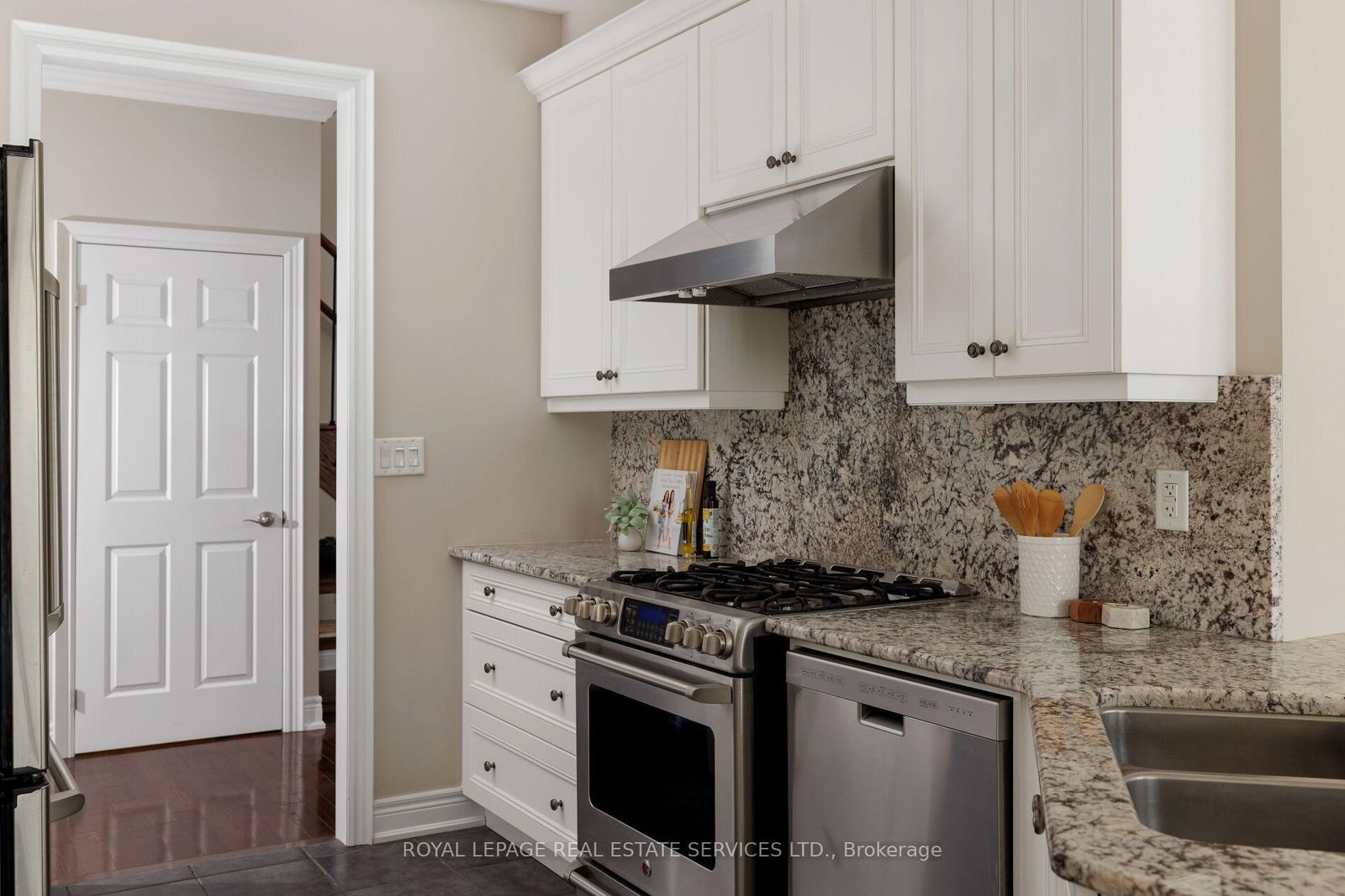 3353 Liptay Avenue • #26 • Oakville, ON photo 19