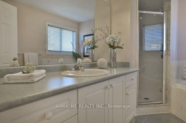 390 Grovehill Road • Oakville, ON photo 9
