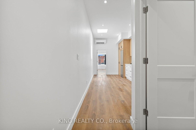 2219 Dundas St W photo 4
