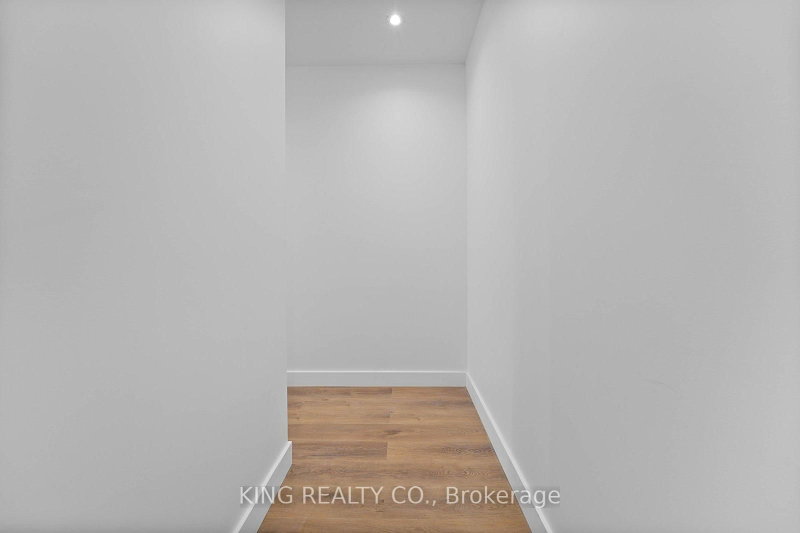2219 Dundas St W photo 4