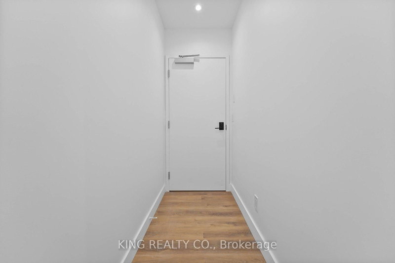 2219 Dundas St W photo 5